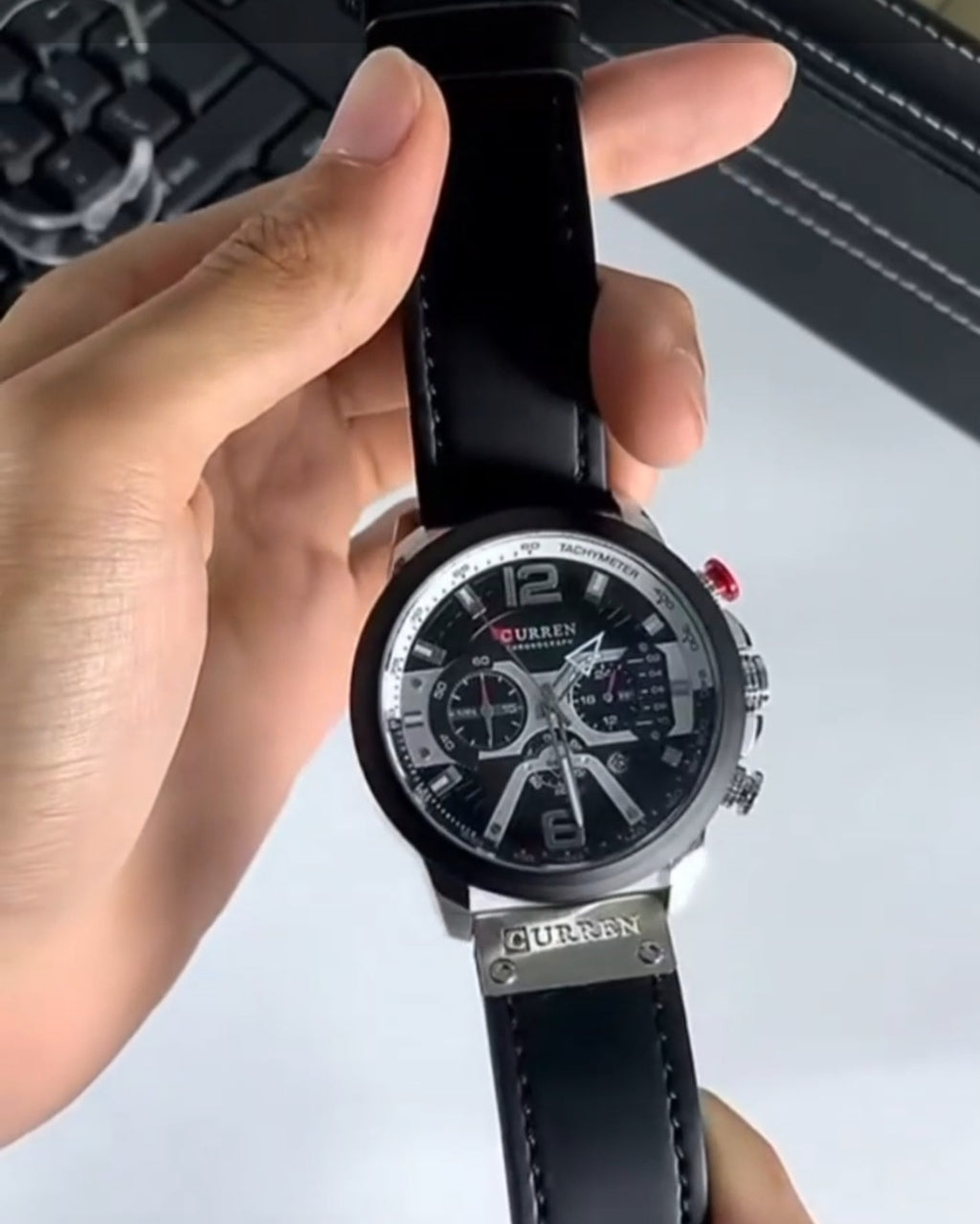 Curren 8329 Linha Titan – Presença Forte no Pulso/ couro militar