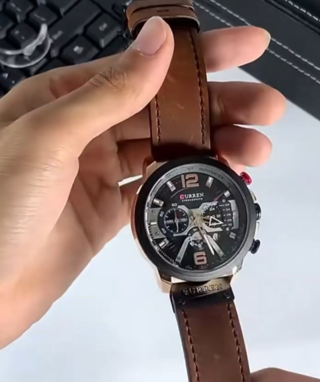 Curren 8329 Linha Titan – Presença Forte no Pulso/ couro militar