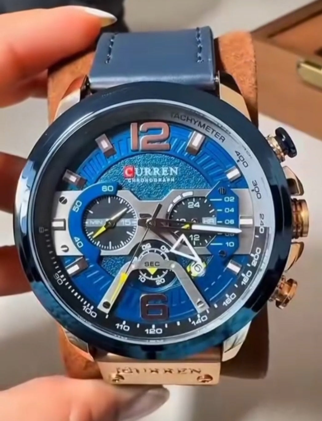 Curren 8329 Linha Titan – Presença Forte no Pulso/ couro militar