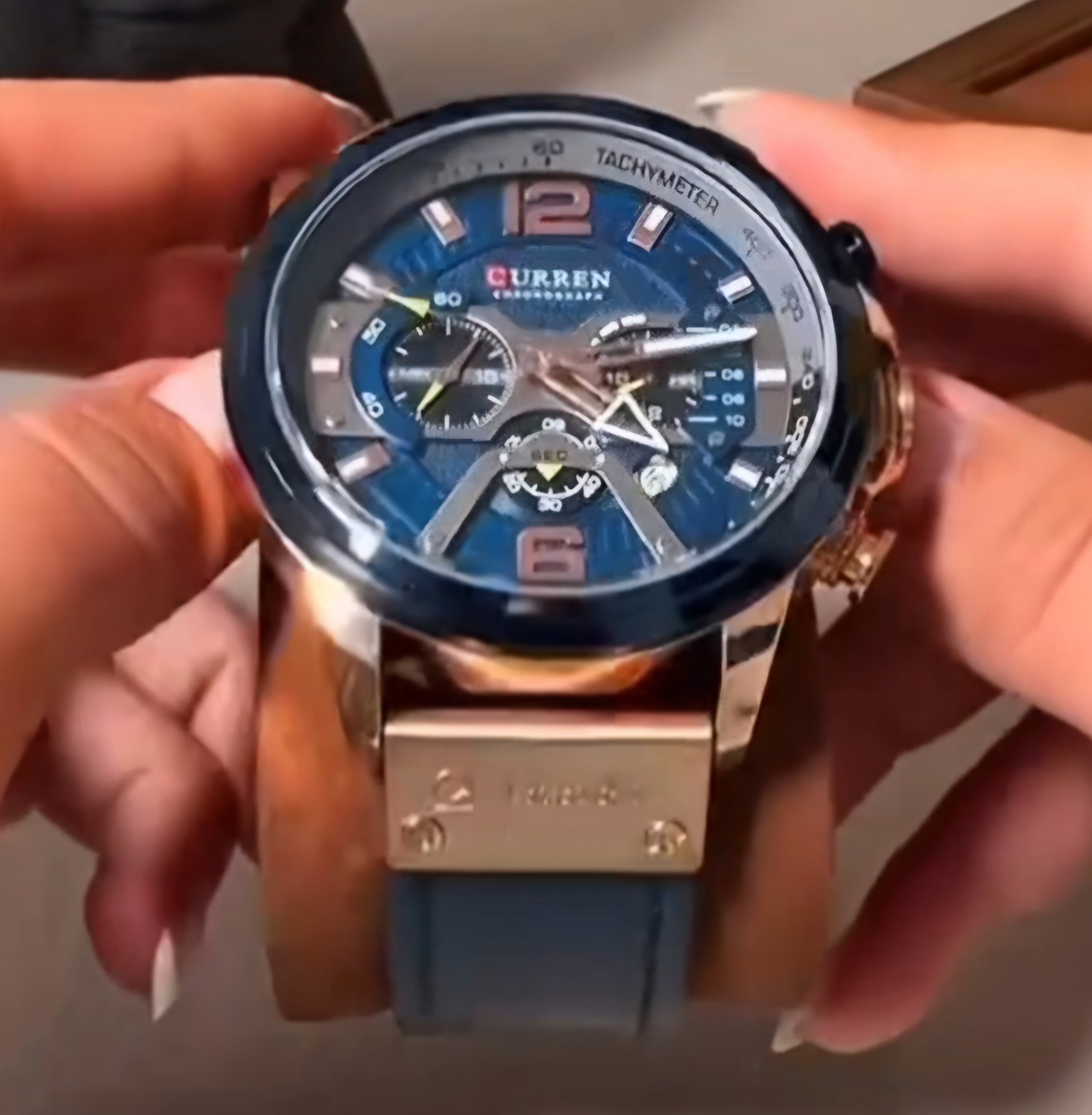 Curren 8329 Linha Titan – Presença Forte no Pulso/ couro militar