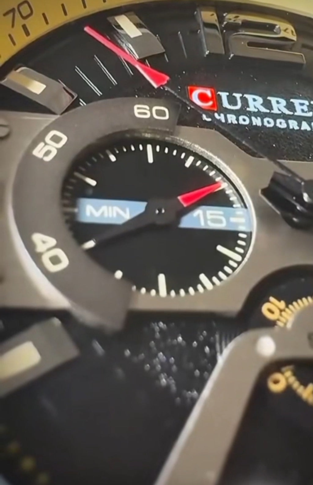 Curren 8329 Linha Titan – Presença Forte no Pulso/ couro militar